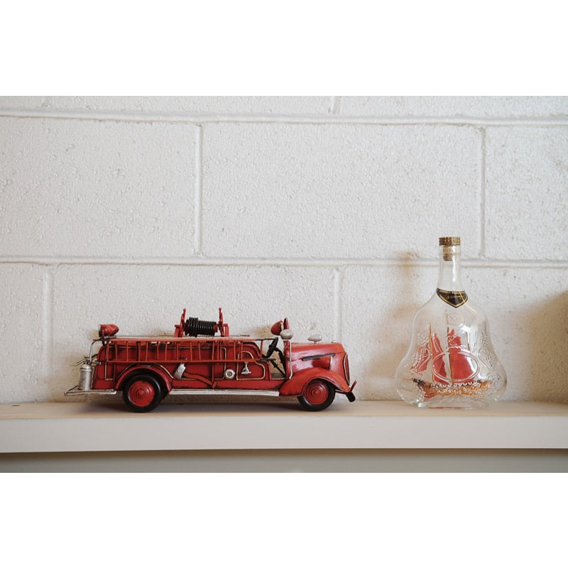 1938 Red Fire Engine Ford 1:40 Scale Model Truck