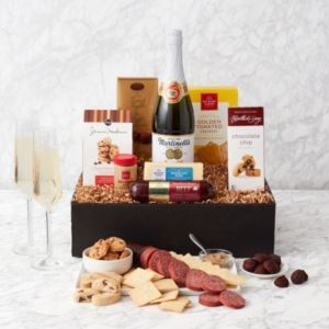 California Delicious 512955 Sparkling Cider & Snacks Gift Box