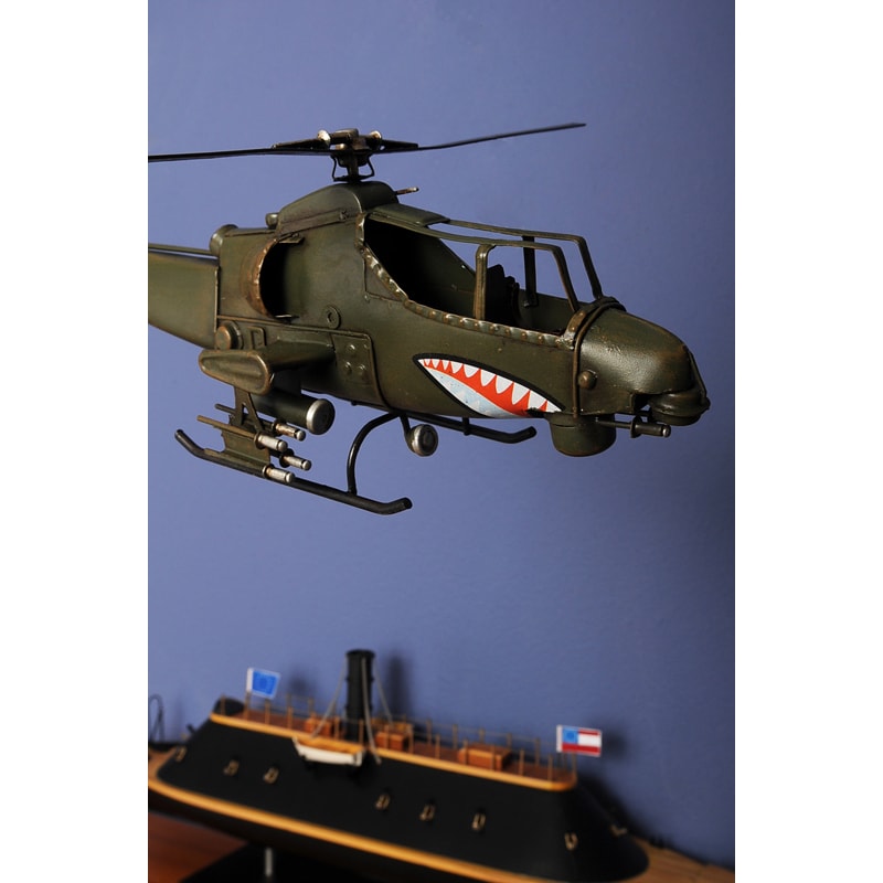 1960s US Attack Helicopter 1:46