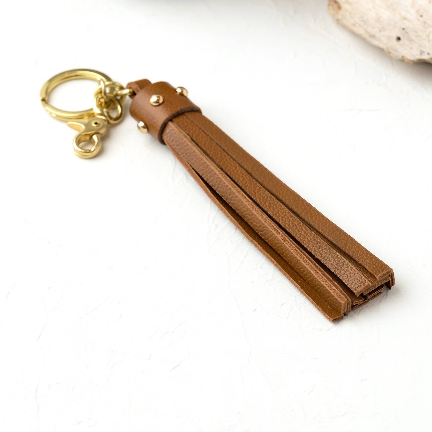 Nat Brass Tassel Key Chain In Caramel
