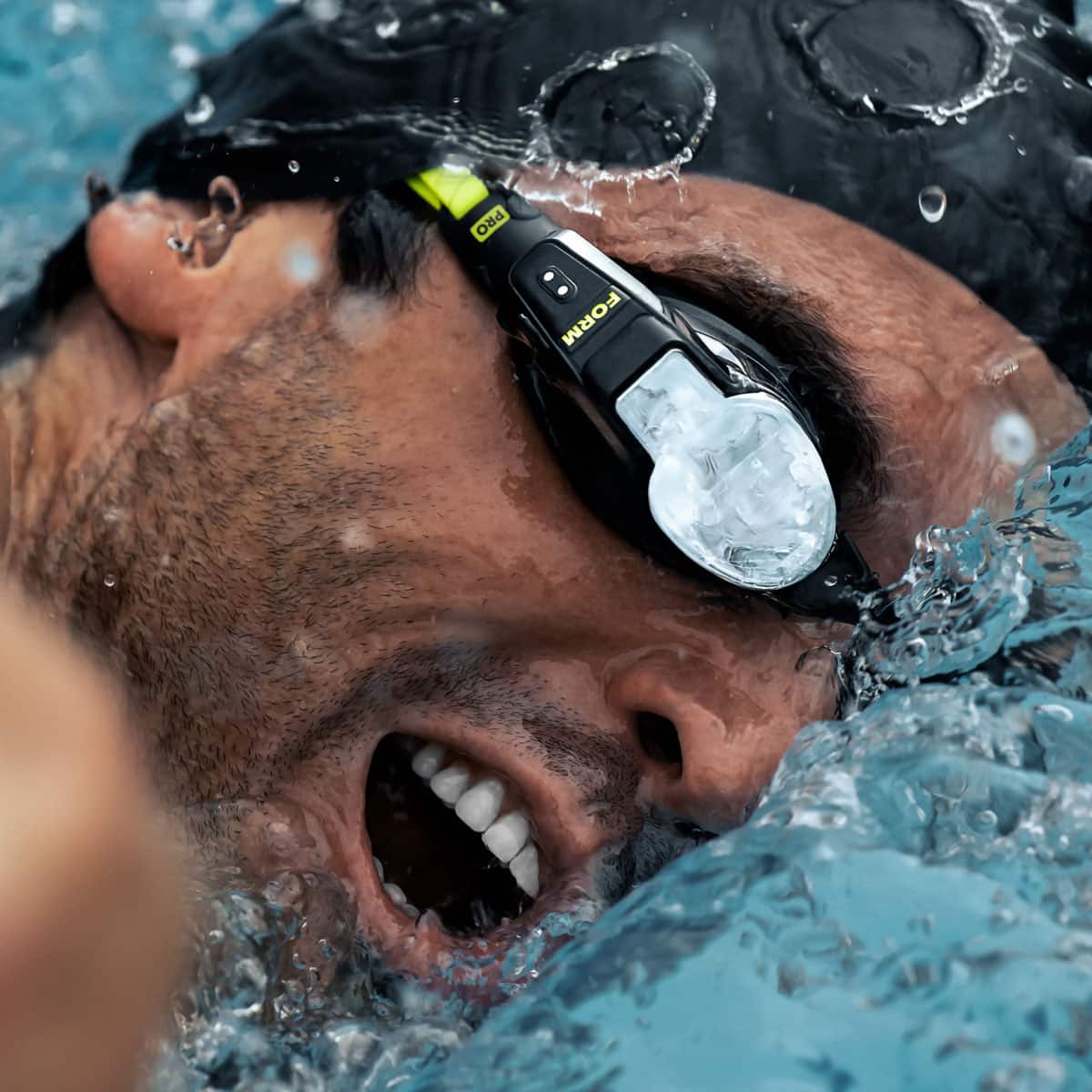 FORM - Smart Swim 2 PRO Goggles with EVA Foam Protective Case - black - (2025)