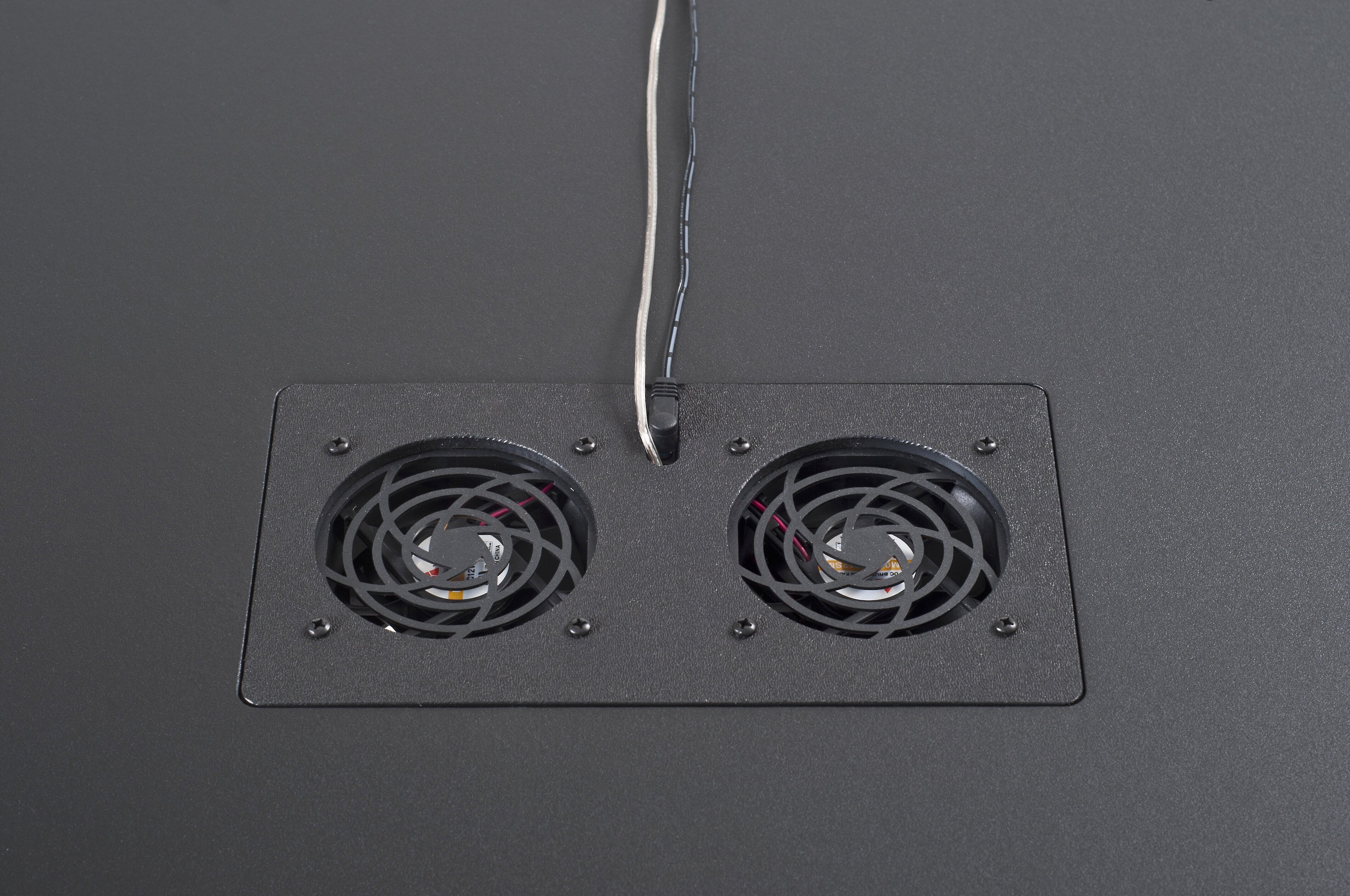 Salamander Designs Chameleon Bottom Vent with Active Cooling